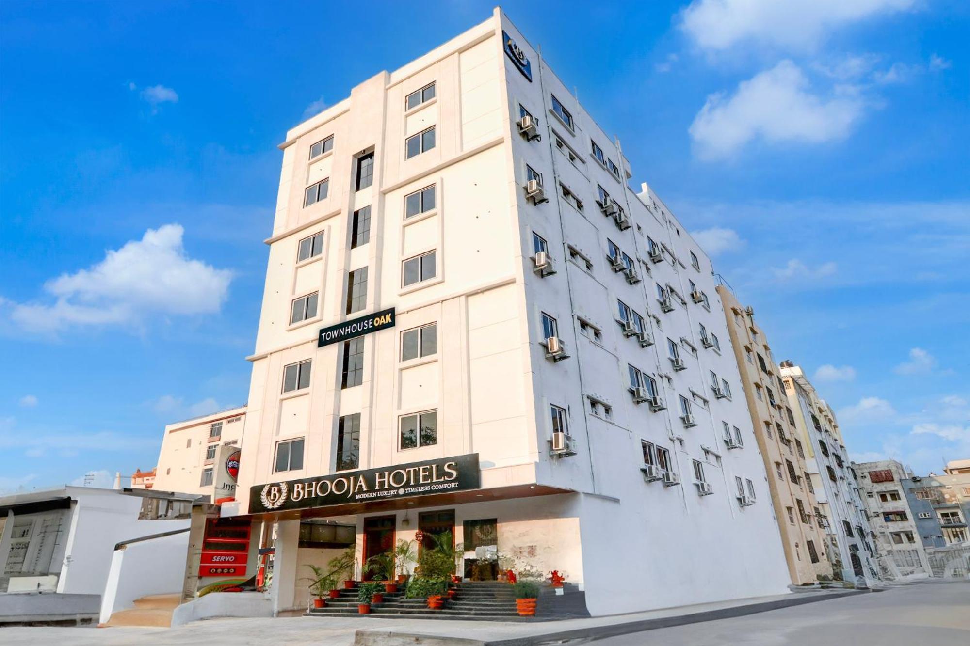 Townhouse Oak Bhooja Hotels Hyderabad Exterior foto