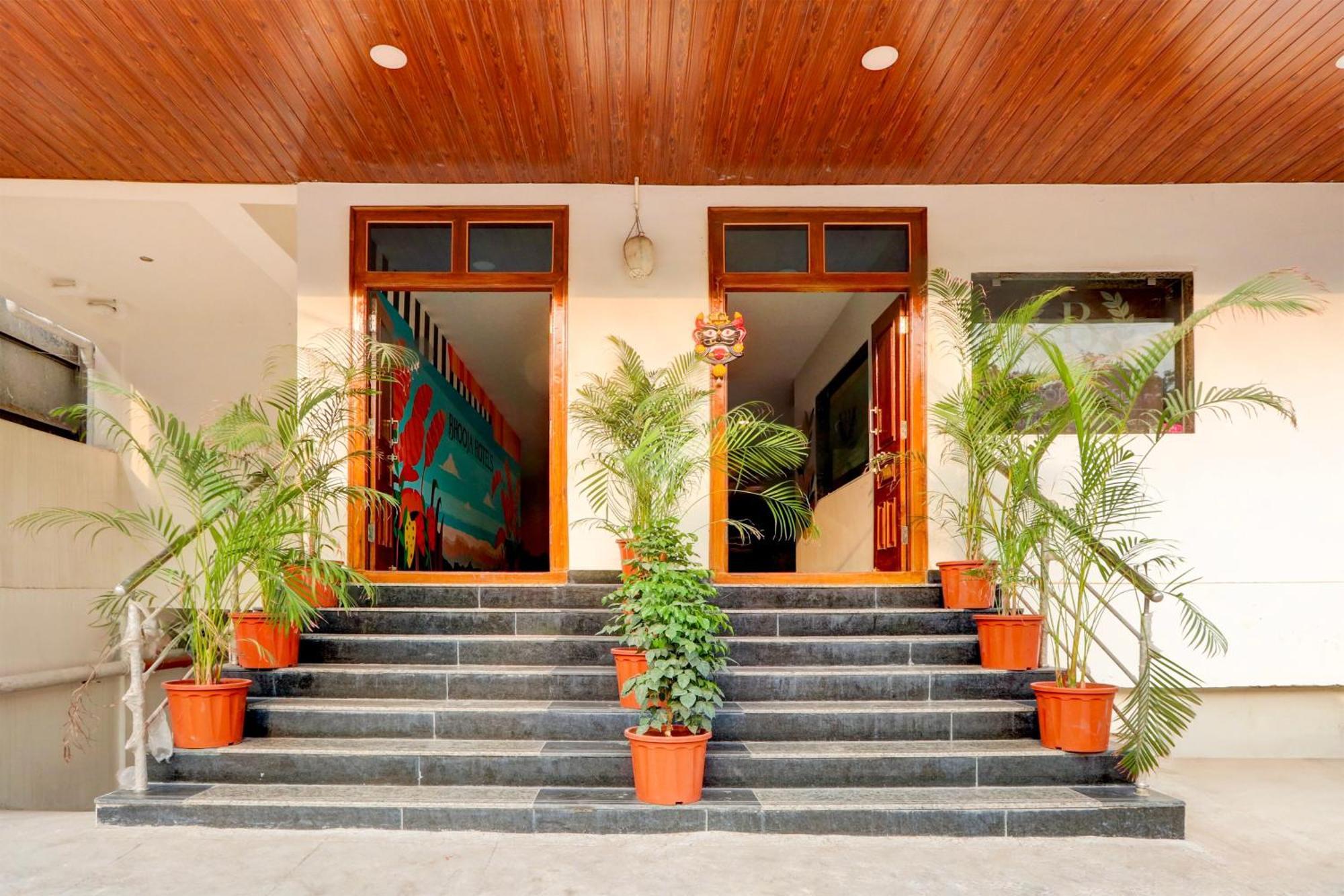 Townhouse Oak Bhooja Hotels Hyderabad Exterior foto