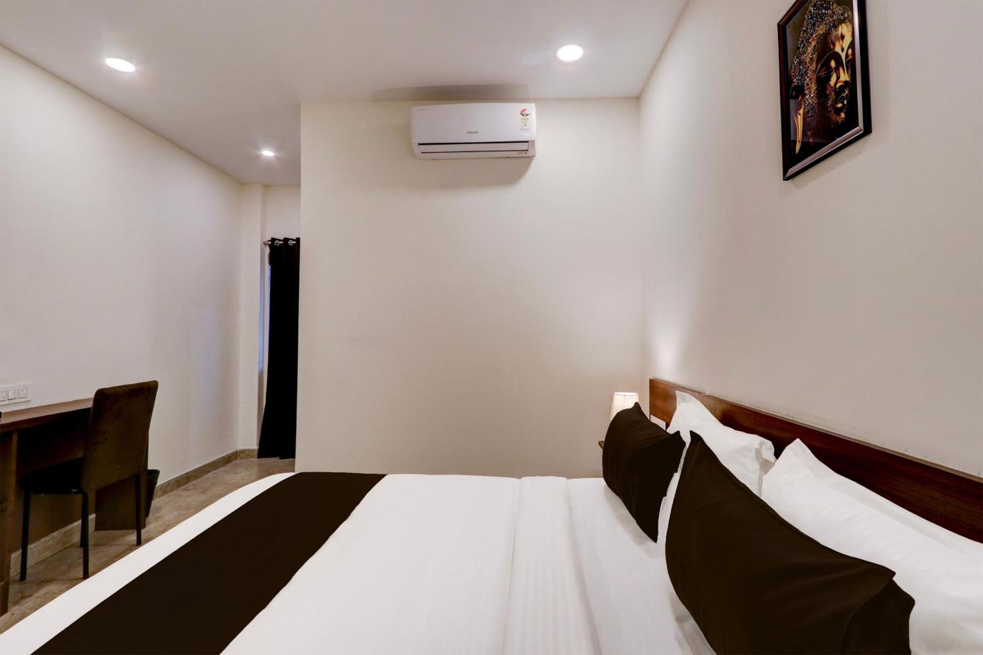 Townhouse Oak Bhooja Hotels Hyderabad Exterior foto