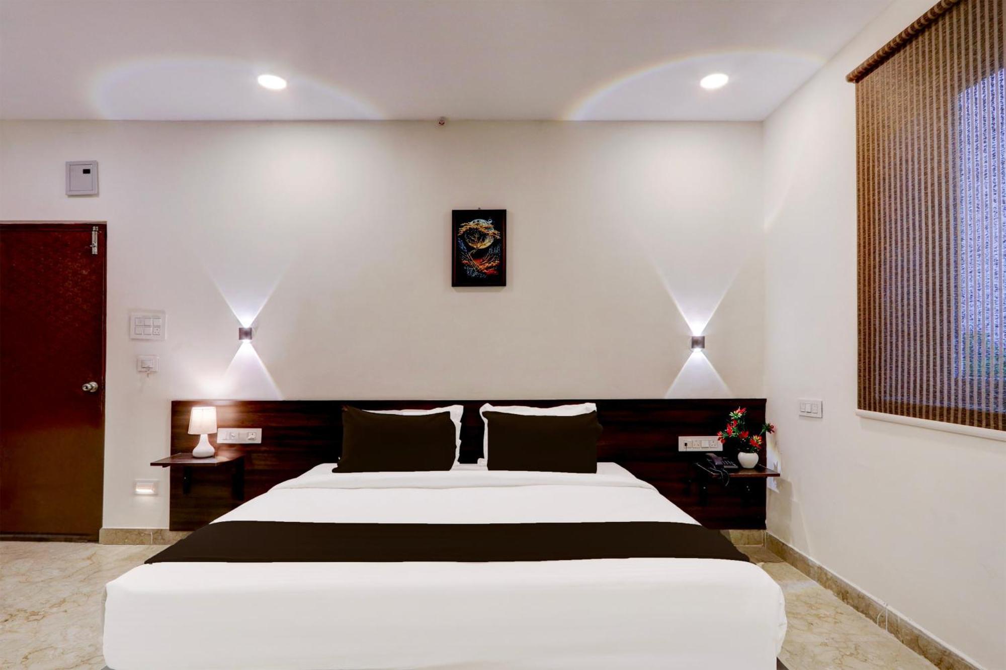 Townhouse Oak Bhooja Hotels Hyderabad Exterior foto