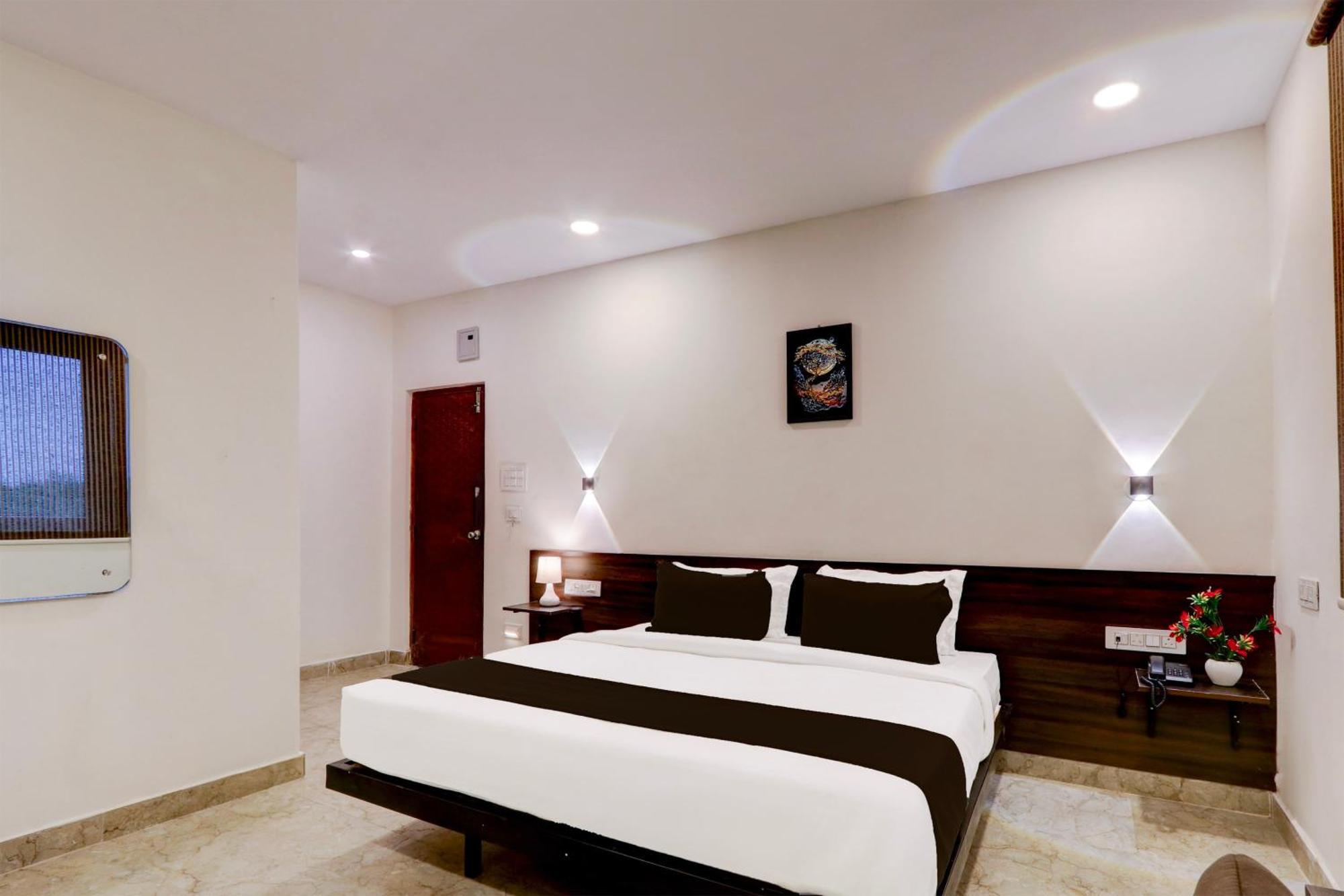 Townhouse Oak Bhooja Hotels Hyderabad Exterior foto